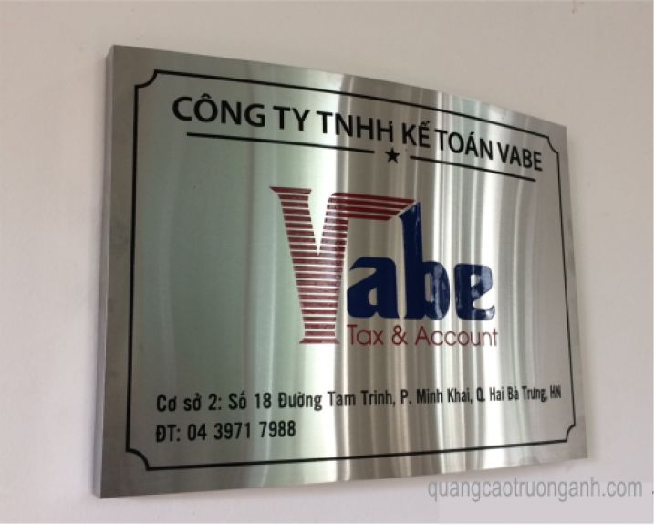 Biển inox xước trắng 